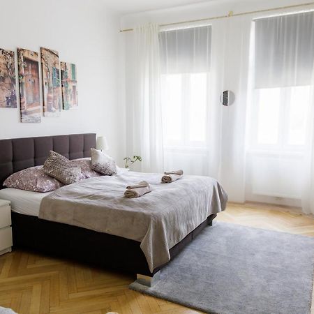Moonlight Apartment With Porch Near Schoenbrunn And Westbahnhof Wina Bagian luar foto