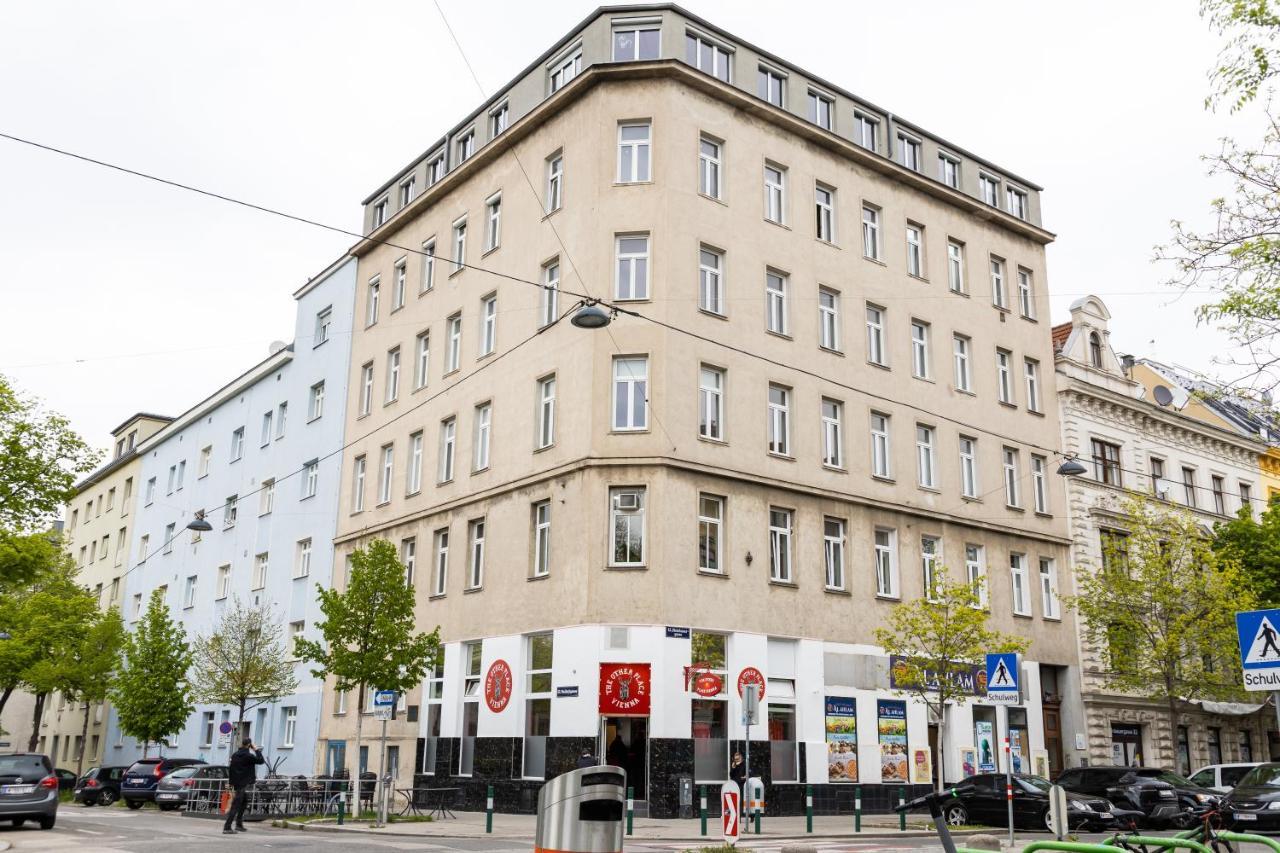 Moonlight Apartment With Porch Near Schoenbrunn And Westbahnhof Wina Bagian luar foto