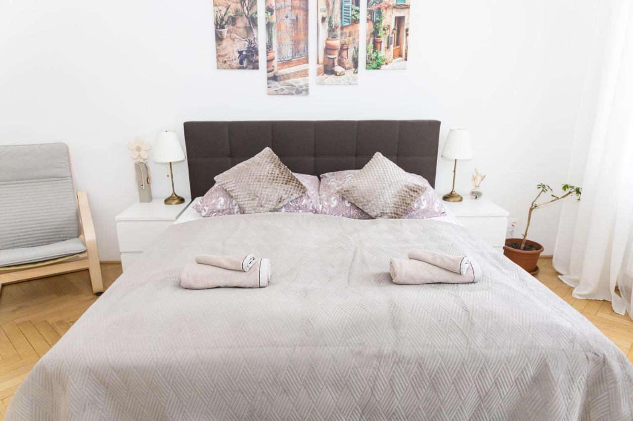 Moonlight Apartment With Porch Near Schoenbrunn And Westbahnhof Wina Bagian luar foto